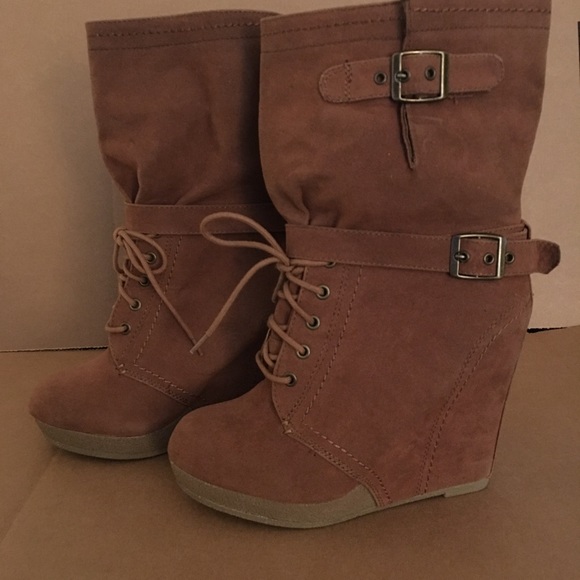 Ankle Boot 👢 👢 - Picture 2 of 4